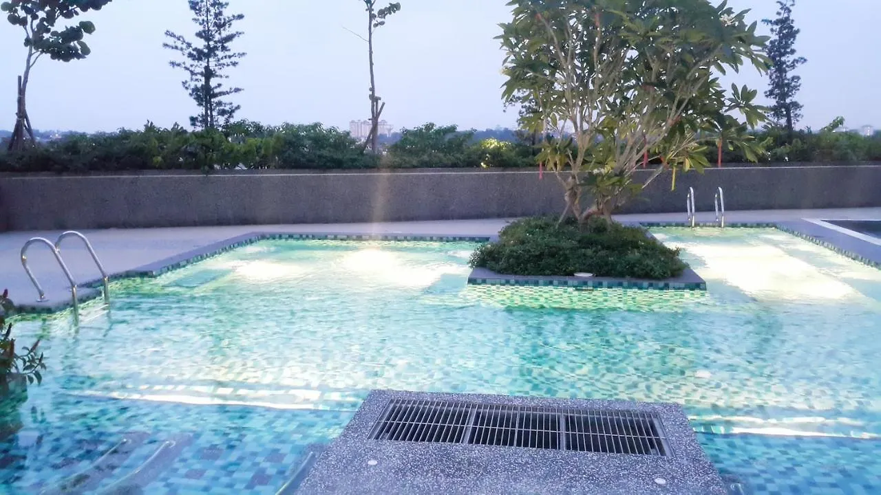 5Min Paradigm Mall 15Min Sutera Mall Ciq 10Pax Apartment Johor Bahru 0*,  Malaysia